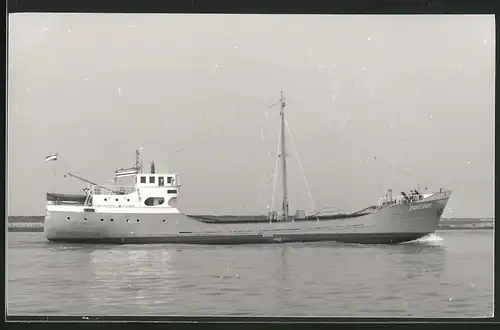 Fotografie Frachtschiff Zanzibar in Fahrt