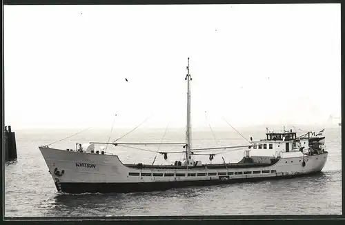 Fotografie Frachtschiff Whitsun bei Hafeneinfahrt