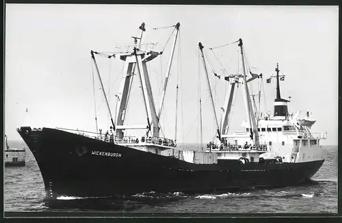 Fotografie Frachtschiff Wickenburgh bei Hafeneinfahrt