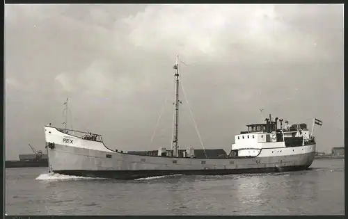 Fotografie Frachtschiff Rex bei Hafenausfahrt