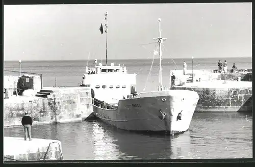 Fotografie Frachtschiff Rebel rammt Mole bei Hafeneinfahrt