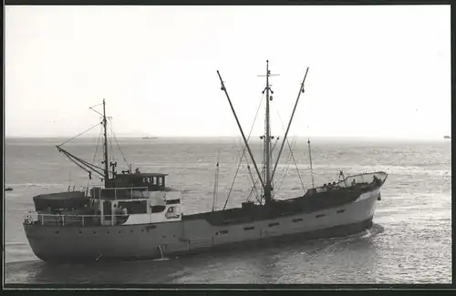 Fotografie Frachtschiff Raket bei Hafenausfahrt