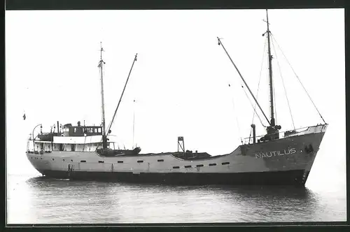 Fotografie Frachtschiff Nautilus bei ruhiger See