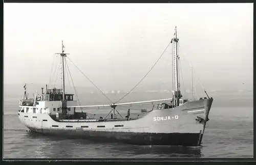 Fotografie Frachtschiff Sonja-D bei langsamer Fahrt