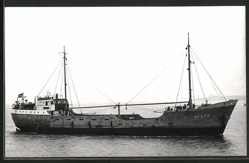 Fotografie Frachtschiff Vesta auf See