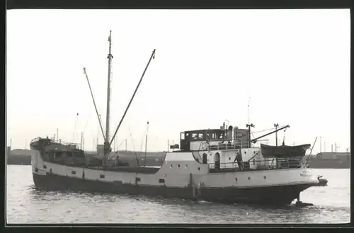 Fotografie Frachtschiff Venus bei Hafeneinfahrt