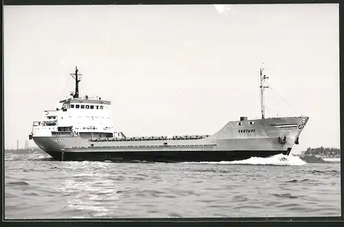 Fotografie Frachtschiff Ventura in Fahrt