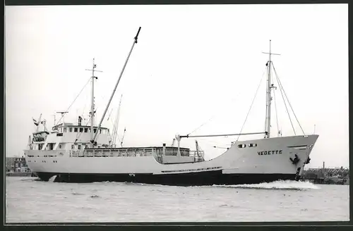 Fotografie Frachtschiff Vedette bei Hafenausfahrt