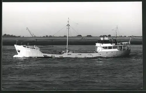 Fotografie Frachtschiff Vanda voll beladen in Fahrt