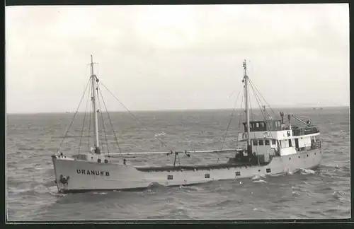 Fotografie Frachtschiff Uranus B. voll beladen auf See