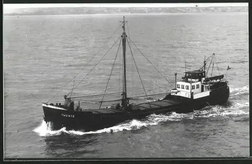 Fotografie Frachtschiff Twente bei voller Fahrt