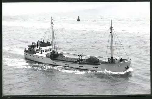 Fotografie Frachtschiff Tuskar voll beladen auf See
