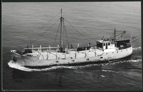 Fotografie Frachtschiff Tuko voll beladen mit Holz