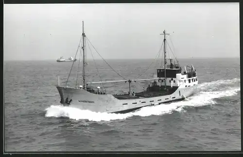 Fotografie Frachtschiff Waverstroom bei voller Fahrt