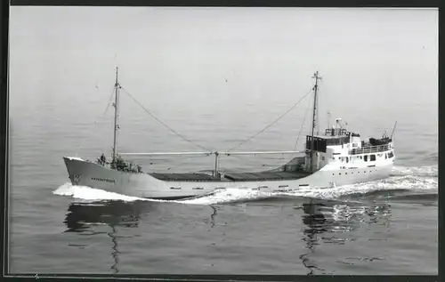 Fotografie Frachtschiff Waverstroom bei spiegelglatter See