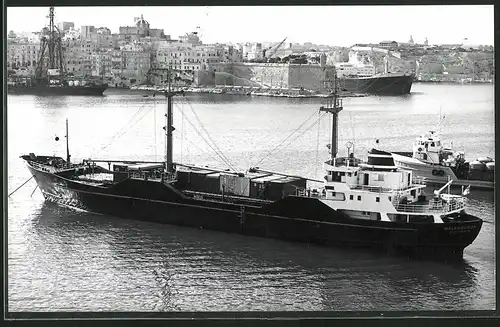 Fotografie Frachtschiff Walenburgh liegt vor Anker