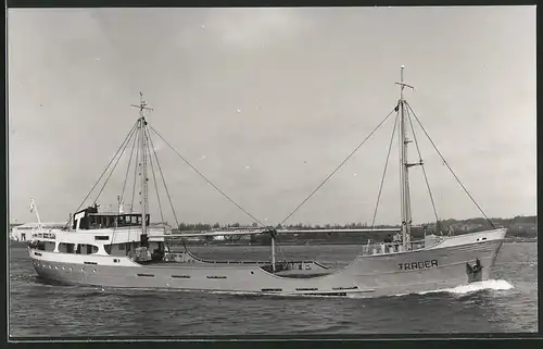 Fotografie Frachtschiff Trader in Fahrt
