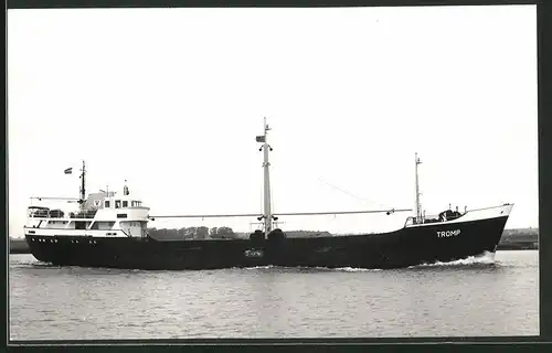 Fotografie Frachtschiff Tromp in Fahrt