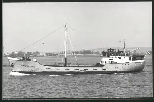 Fotografie Frachtschiff Trias Trader in Fahrt