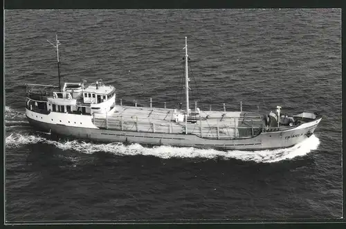 Fotografie Frachtschiff Trianca mit Holz beladen auf See