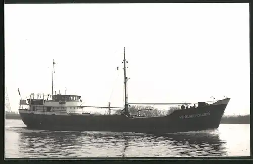 Fotografie Frachtschiff Vrouwepolder in Fahrt