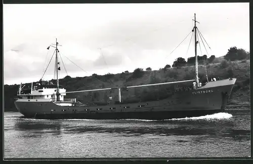 Fotografie Frachtschiff Vlistbotg bei voller Fahrt