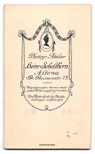 Fotografie Heinr. Schellhorn, Hamburg-Altona, Fr. Roosenstrasse 73, Portrait kleines Mädchen im langen Kleid