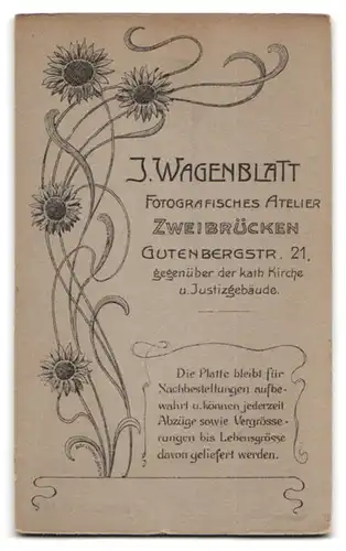 Fotografie J. Wagenblatt, Zweibrücken, Gutenbergstrasse 21, Brustportrait ältere Dame in hübscher Kleidung