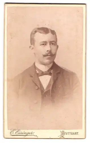 Fotografie E. Eisinger, Stuttgart, Portrait Mendolin Stöhr im Anzug mit Moustache