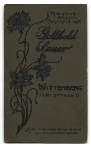 Fotografie G. Sauer, Wittenberg, Jüdenstr. 10, Portrait Herr im dunklen Anzug mit Schlips