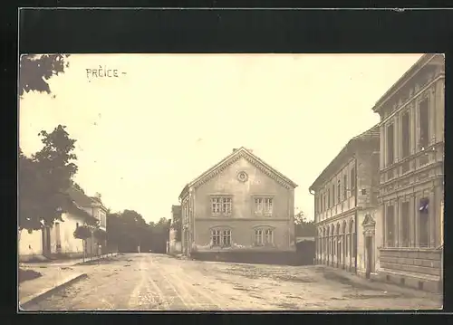 Foto-AK Prcice, Strassenpartie mit Gebäudeansicht