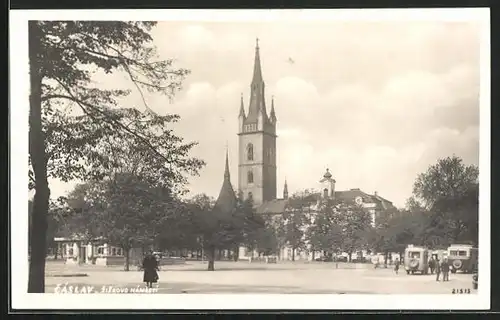 AK Tschaslau / Caslav, Zizkovo namesti, Kirche und Rathaus am Markt