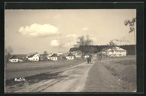 AK Racin, Strasse durch den Ort