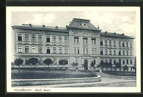 AK Pelhrimov, Divci skola, Schulgebäude