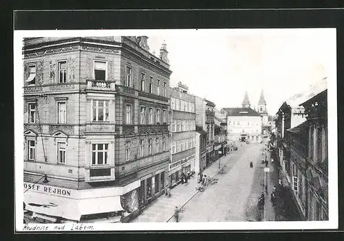 AK Raudnitz a. d. Elbe /Roudnice nad Labem, Strassenpartie, Kirche