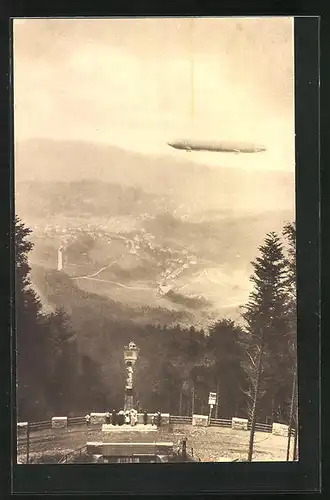 AK Baden-Baden, Zeppelin über dem oberen Teil der Merkurbergbahn