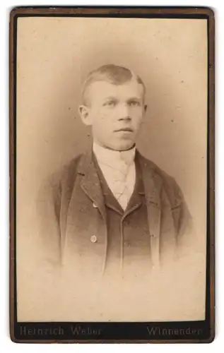 Fotografie Heinrich Weber, Winnenden, Portrait junger Herr mit moderner Frisur