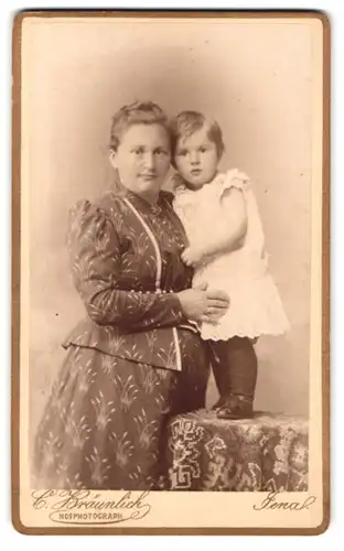 Fotografie C. Bräunlich, Jena, Am Holzmarkt, Portrait bürgerliche Dame mit kleinem Mädchen