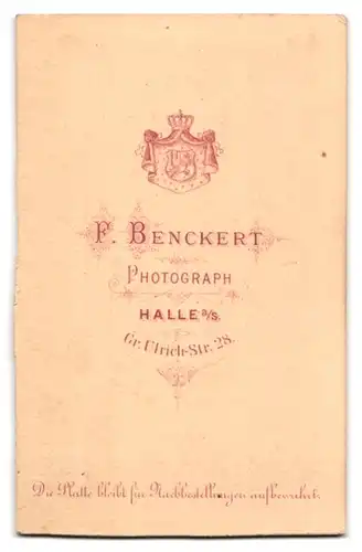 Fotografie F. Benckert, Halle a /S., Gr. Ulrich-Strasse 28, Portrait eleganter Herr mit Brille und Oberlippenbart