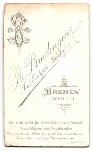 Fotografie R. Bradengeier, Bremen, Wall 116, Portrait junge Dame im Kleid mit Puffärmeln