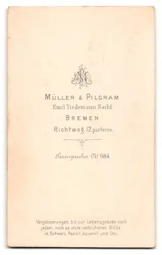 Fotografie Müller & Pilgram, Bremen, Richtweg 12, Portrait süsses Kleinkind im langen Kleid