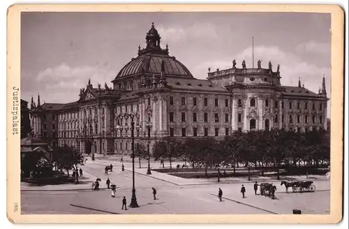 Fotografie Ferd. Finsterlin, München, Ansicht München, Strasse am Justizpalast, Trockenstempel