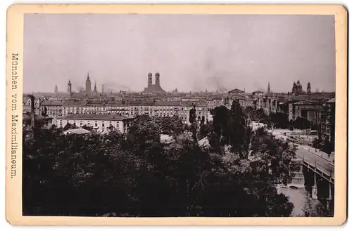 Fotografie Ferd. Finsterlin, München, Ansicht München, Stadtansicht vom Maximilaneum aus, Trockenstempel