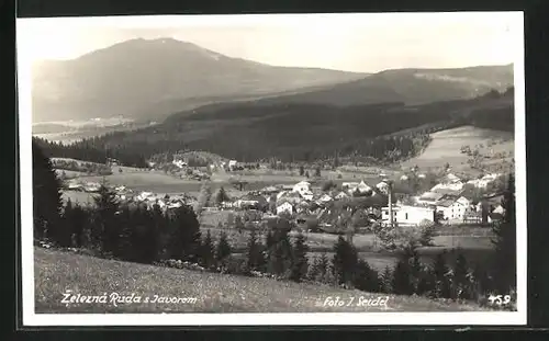 AK Zelezná Ruda s Javorem, Panorama mit Ort und Umgebung