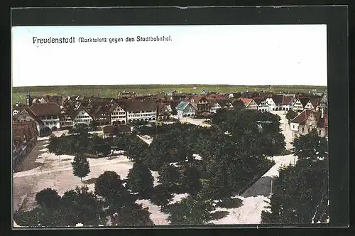 AK Freudenstadt, Marktplatz gegen den Stadtbahnhof