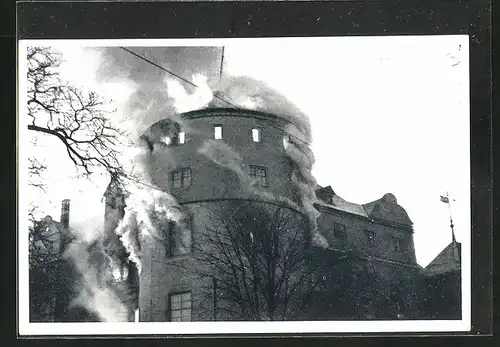 AK Stuttgart, Brandkatastrophe 1931, Altes Schloss in Flammen