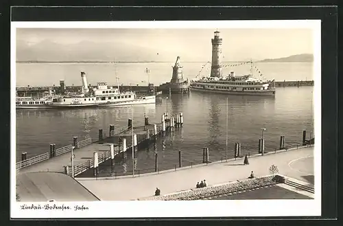 AK Lindau /Bodensee, Hafen mit Leuchtturm