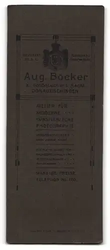Fotografie Aug. Böcker, Donaueschingen, Portrait junge Dame im hübschen Kleid