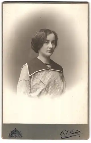 Fotografie A. J. Mattas, Chrudim, Husova tr. 361, Portrait junge Dame mit zeitgenössischer Frisur