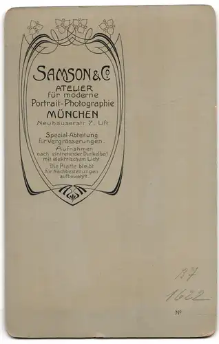 Fotografie Samson & Co., München, Neuhauserstrasse 7, Portrait bürgerliches Paar mit älterer und jüngerer Tochter